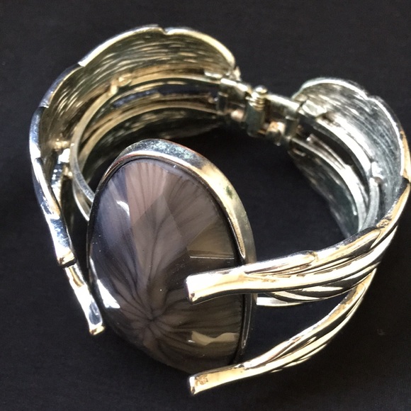 Sold - Picture 3 of 5